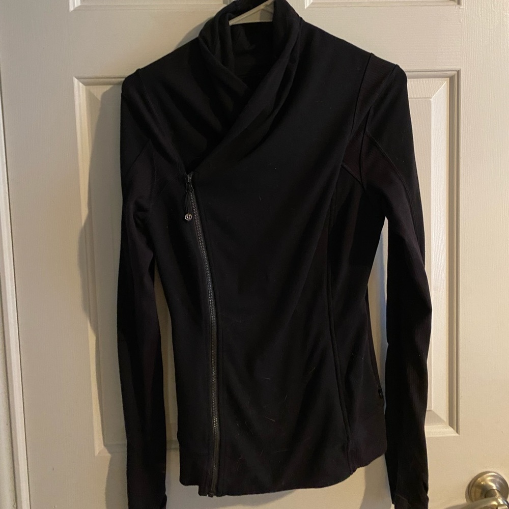 Lululemon zip up jacket, fitted black